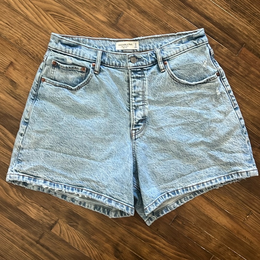 Women’s Abercrombie high rise dad shorts size 31 curve love
